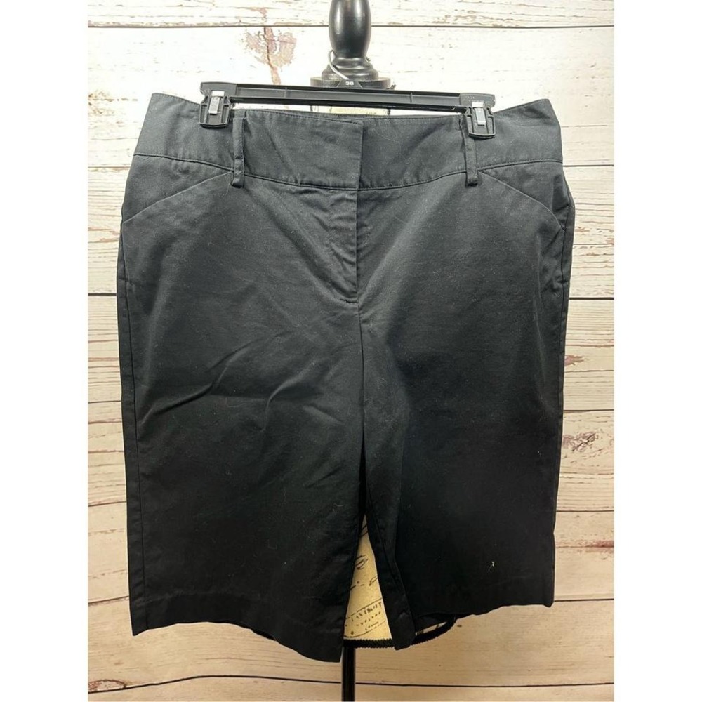 Dana Buchman size 10 black Bermuda shorts